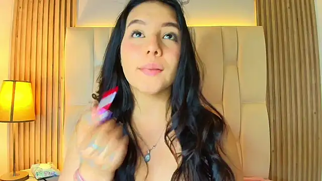Snapshot of Emily_Trujillo chatting on 05-25-26, 08:15 Emily Trujillo online show from 05-25-26, 08:15