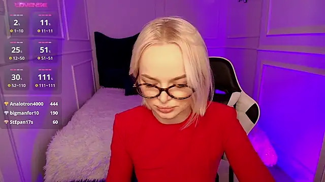 Snapshot of horny_blondiee chatting on 01-15-25, 08:41 horny blondiee online show from 01-15-25, 08:41