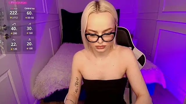 Snapshot of horny_blondiee chatting on 01-31-25, 08:32 horny blondiee online show from 01-31-25, 08:32