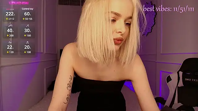 Snapshot of horny_blondiee chatting on 02-24-25, 08:38 horny blondiee online show from 02-24-25, 08:38