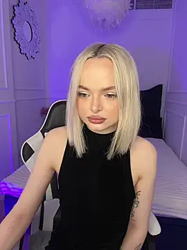 Snapshot of horny_blondiee chatting on 03-06-25, 08:30 horny blondiee online show from 03-06-25, 08:30