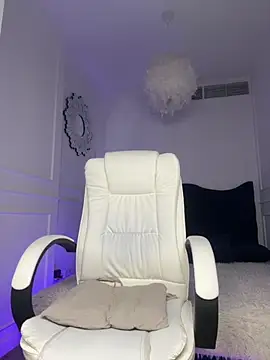 Snapshot of horny_blondiee chatting on 10-08-25, 03:42 horny blondiee online show from 10-08-25, 03:42