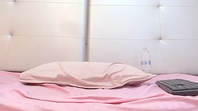 Snapshot of Alisson_Freckles chatting on 12-07-24, 09:00 Alisson Freckles online show from 12-07-24, 09:00