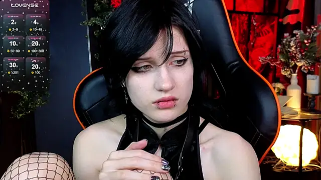 Snapshot of dark_vamp_ chatting on 12-21-24, 04:19 dark vamp online show from 12-21-24, 04:19