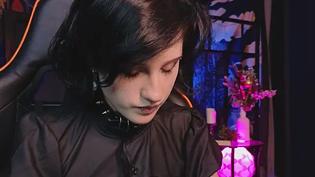 Snapshot of dark_vamp_ chatting on 01-22-25, 03:29 dark vamp online show from 01-22-25, 03:29