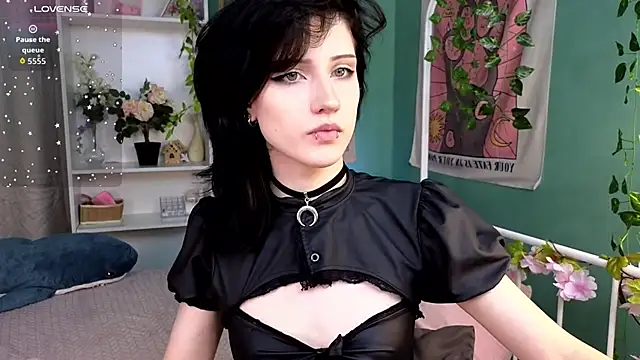 Snapshot of dark_vamp_ chatting on 10-16-25, 05:03 dark vamp online show from 10-16-25, 05:03