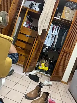 Snapshot of Ginessy chatting on 02-01-25, 09:00 Ginessy online show from 02-01-25, 09:00