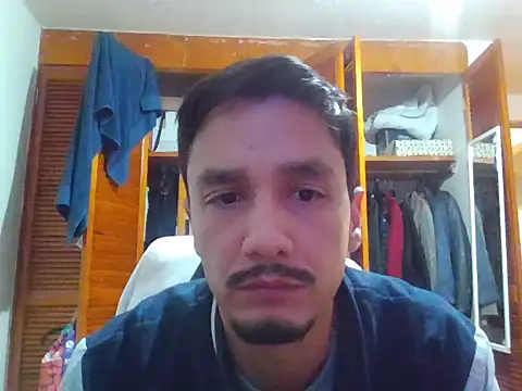 Snapshot of Ginessy chatting on 12-21-25, 07:32 Ginessy online show from 12-21-25, 07:32