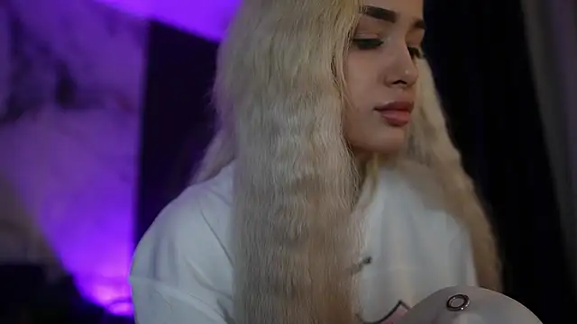 Snapshot of blondie_muller chatting on 06-05-26, 08:03 blondie muller online show from 06-05-26, 08:03