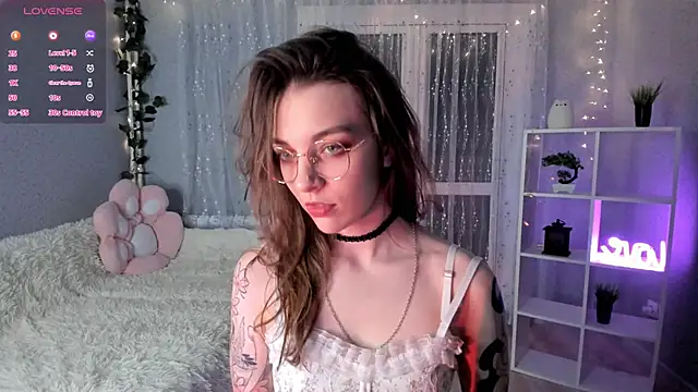 Snapshot of AraCopple chatting on 12-15-24, 09:31 AraCopple online show from 12-15-24, 09:31