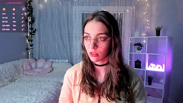 Snapshot of AraCopple chatting on 12-18-24, 01:48 AraCopple online show from 12-18-24, 01:48