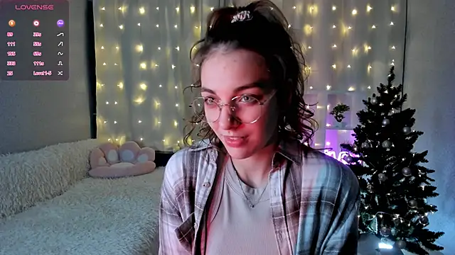 Snapshot of AraCopple chatting on 01-10-25, 12:59 AraCopple online show from 01-10-25, 12:59