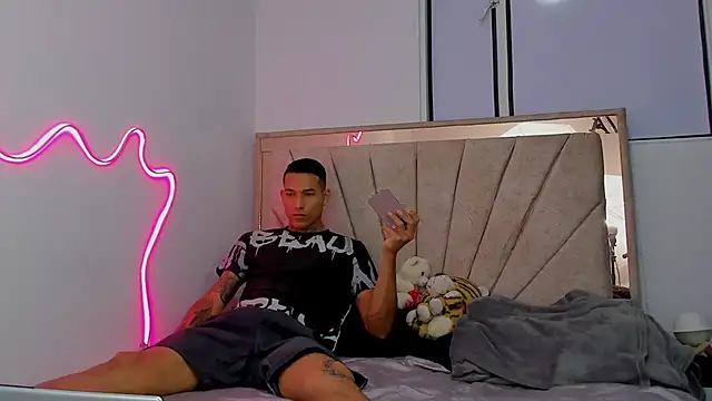 Hana and Zeta online show from 03-03-26, 03:34