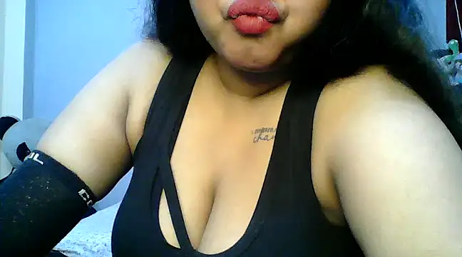 Snapshot of Your-love-12 chatting on 02-06-25, 06:56 Your-love-12 online show from 02-06-25, 06:56