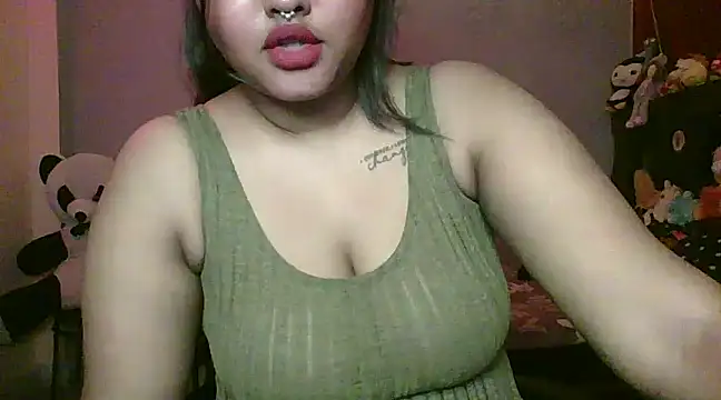 Snapshot of Your-love-12 chatting on 02-17-25, 01:32 Your-love-12 online show from 02-17-25, 01:32