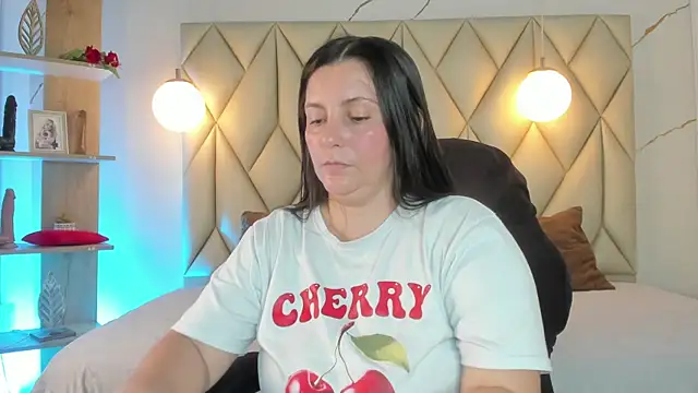 Snapshot of angelswets chatting on 06-19-26, 02:21 angelswets online show from 06-19-26, 02:21