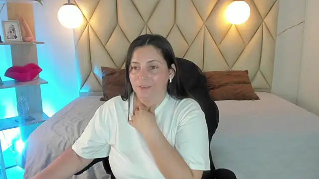 Snapshot of angelswets chatting on 06-20-26, 01:58 angelswets online show from 06-20-26, 01:58