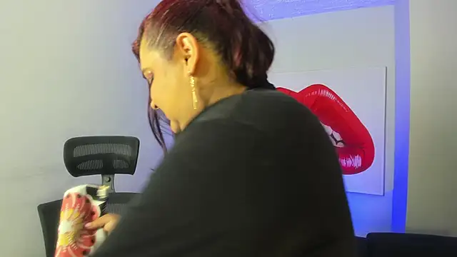 Snapshot of electrabig_6 chatting on 02-18-25, 10:05 electrabig 6 online show from 02-18-25, 10:05