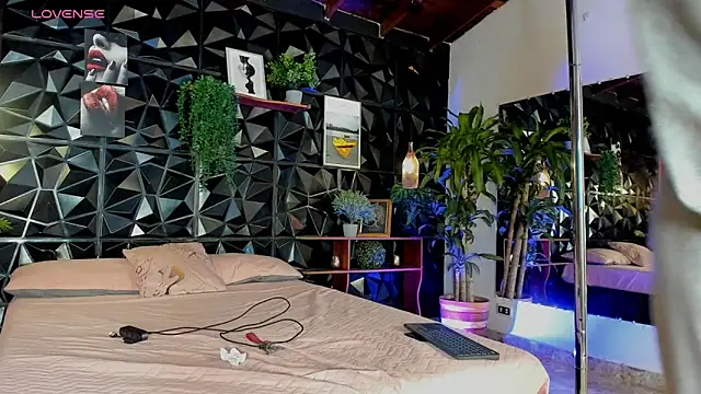 karla 999 online show from 10-08-25, 01:03