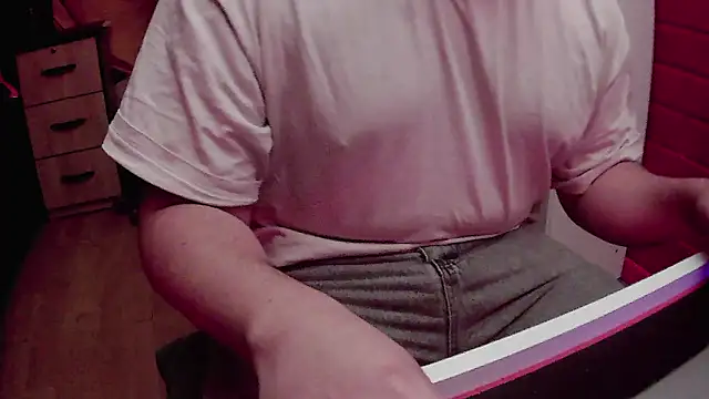 Snapshot of pisceslost chatting on 12-15-25, 11:58 pisceslost online show from 12-15-25, 11:58