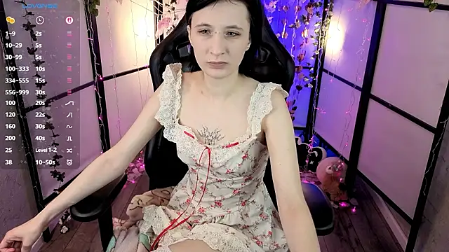 Snapshot of TaylorLunar chatting on 02-27-26, 01:44 TaylorLunar online show from 02-27-26, 01:44