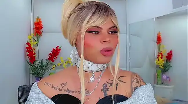 Snapshot of AdanKinng chatting on 03-03-25, 04:03 AdanKinng online show from 03-03-25, 04:03