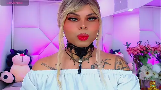 Snapshot of AdanKinng chatting on 10-08-25, 06:11 AdanKinng online show from 10-08-25, 06:11