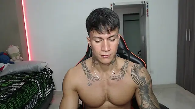 pettergrey1 online show from 04-10-26, 01:22