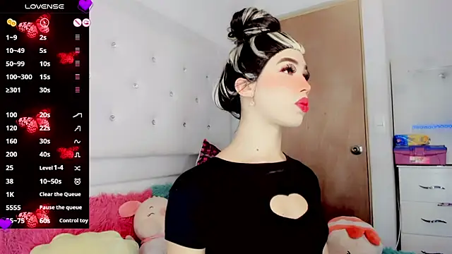 Snapshot of New_Doll chatting on 02-07-25, 08:22 New Doll online show from 02-07-25, 08:22