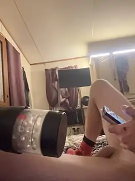 Snapshot of dcockell chatting on 11-02-25, 05:54 dcockell online show from 11-02-25, 05:54