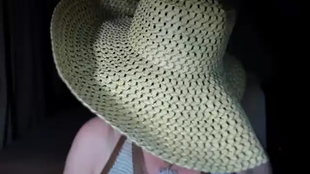 Snapshot of WitchBlueRose chatting on 11-08-25, 08:40 WitchBlueRose online show from 11-08-25, 08:40