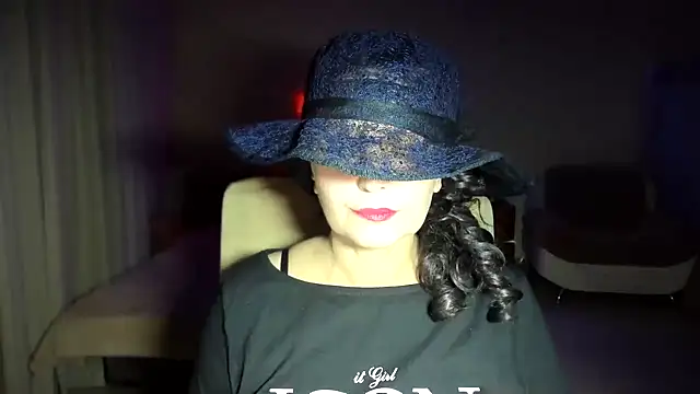 Snapshot of WitchBlueRose chatting on 11-13-25, 08:41 WitchBlueRose online show from 11-13-25, 08:41