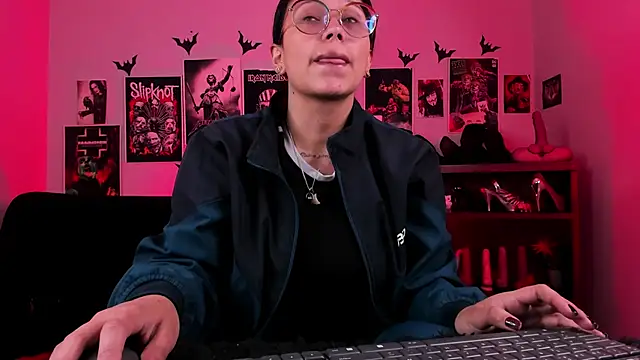 lilith-deveraux online show from 11-28-25, 03:25