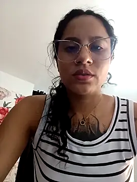 Snapshot of Karii-R chatting on 04-30-26, 04:46 Karii-R online show from 04-30-26, 04:46