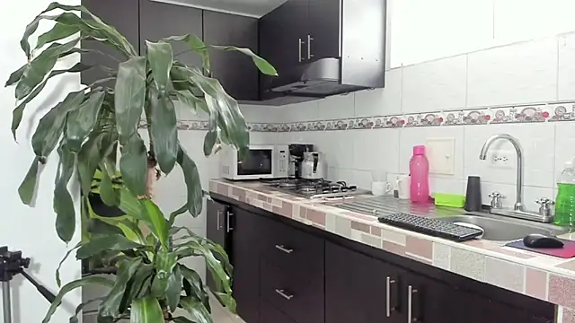 Snapshot of Fransheska-mon chatting on 01-14-25, 01:38 Fransheska-mon online show from 01-14-25, 01:38