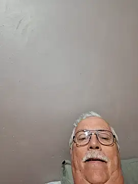 Snapshot of NawtyB1965 chatting on 04-26-26, 04:43 NawtyB1965 online show from 04-26-26, 04:43