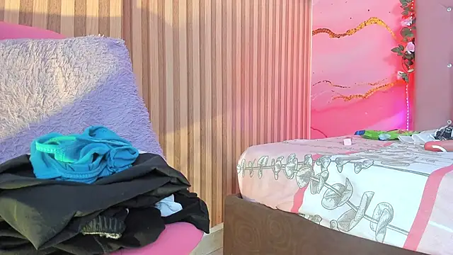 Taylor  cooper online show from 02-17-25, 09:52