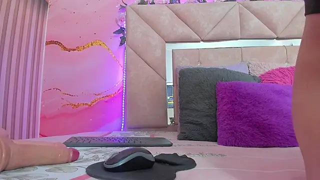 Taylor  cooper online show from 11-26-25, 06:53