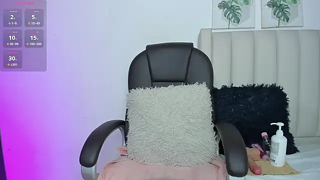 Snapshot of Marian_Boobs chatting on 10-14-25, 09:15 Marian Boobs online show from 10-14-25, 09:15