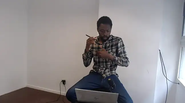 Snapshot of Mastertopdome chatting on 02-14-25, 02:44 Mastertopdome online show from 02-14-25, 02:44