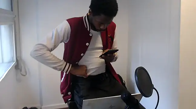 Snapshot of Mastertopdome chatting on 03-20-25, 02:53 Mastertopdome online show from 03-20-25, 02:53