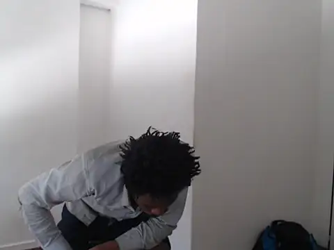 Snapshot of Mastertopdome chatting on 12-17-25, 03:29 Mastertopdome online show from 12-17-25, 03:29