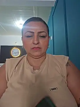 Ivonnee   online show from 12-04-25, 05:21