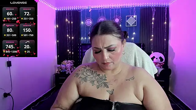 Snapshot of Ivonnee__ chatting on 04-30-26, 12:17 Ivonnee online show from 04-30-26, 12:17
