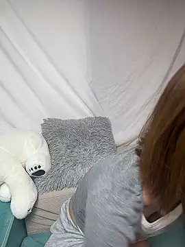 Snapshot of ayu0009rrr chatting on 03-18-26, 02:31 ayu0009rrr online show from 03-18-26, 02:31