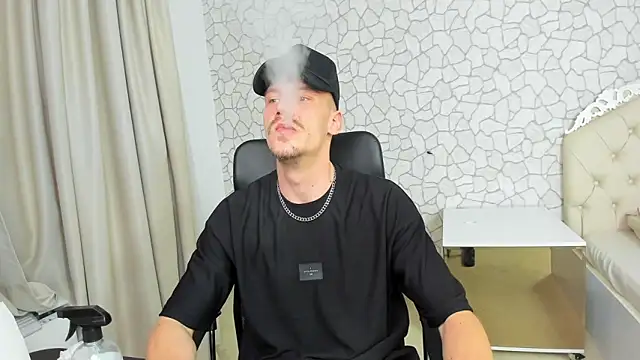 Snapshot of MateoBenjaminX chatting on 12-27-24, 10:37 MateoBenjaminX online show from 12-27-24, 10:37