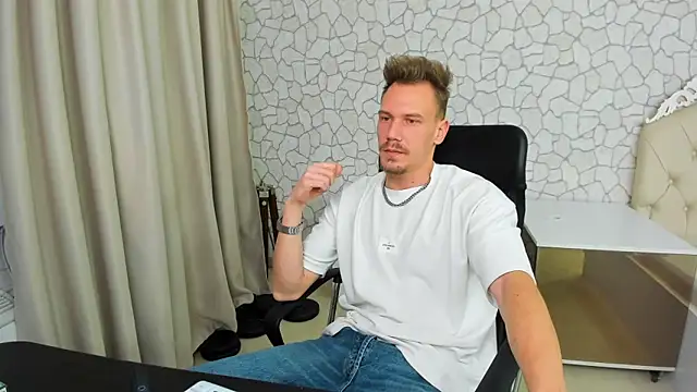 Snapshot of MateoBenjaminX chatting on 01-28-25, 06:17 MateoBenjaminX online show from 01-28-25, 06:17