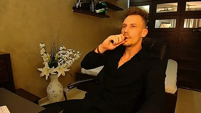 Snapshot of MateoBenjaminX chatting on 03-18-25, 04:59 MateoBenjaminX online show from 03-18-25, 04:59