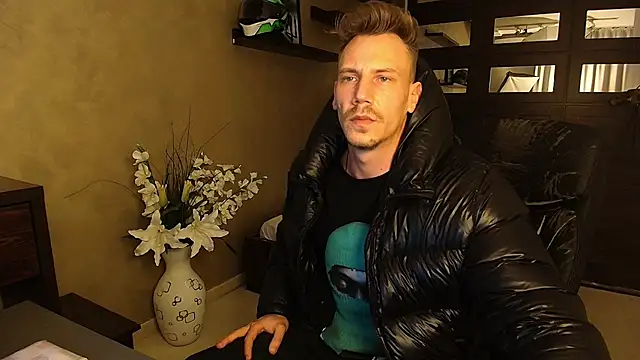 Snapshot of MateoBenjaminX chatting on 03-20-25, 06:31 MateoBenjaminX online show from 03-20-25, 06:31