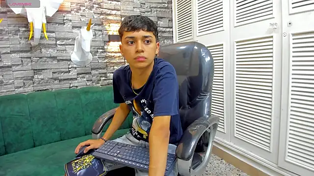 DamiBright online show from 11-17-25, 06:24